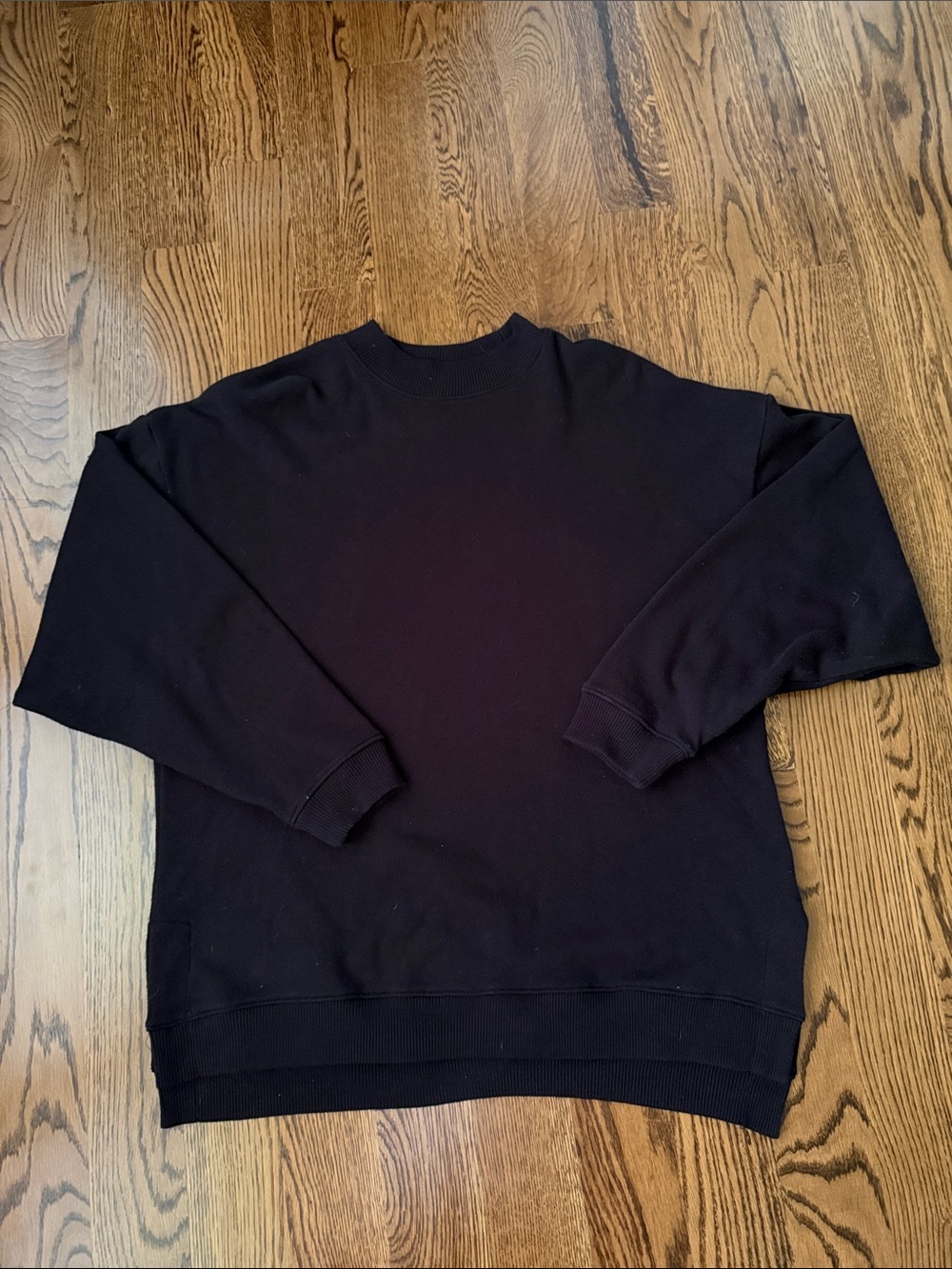 American Eagle black crewneck sweatshirt with side slits large